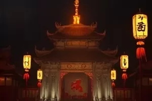 《共享厨房》封面，深夜档口前的长条木桌